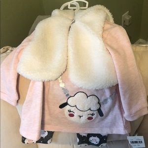 Little Lass baby outfit in 6/9 M